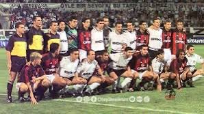 Clemnightmare11's tweet photo. @footbalista_ O duzen dedigin senin vasat ustu futbol hayatini noktaladiginda sirf jubilen icin yanindan bile gecemeyecegin ac milan’i Istanbul’a getirdi. Sergen Yalcin’in koltugunda gozun varsa seni dusunmezler bile. Talihsiz bir aciklama yapmissin. Senin futbolda en ust seviyen buydu. https://t.co/kpoc3Q5fZp