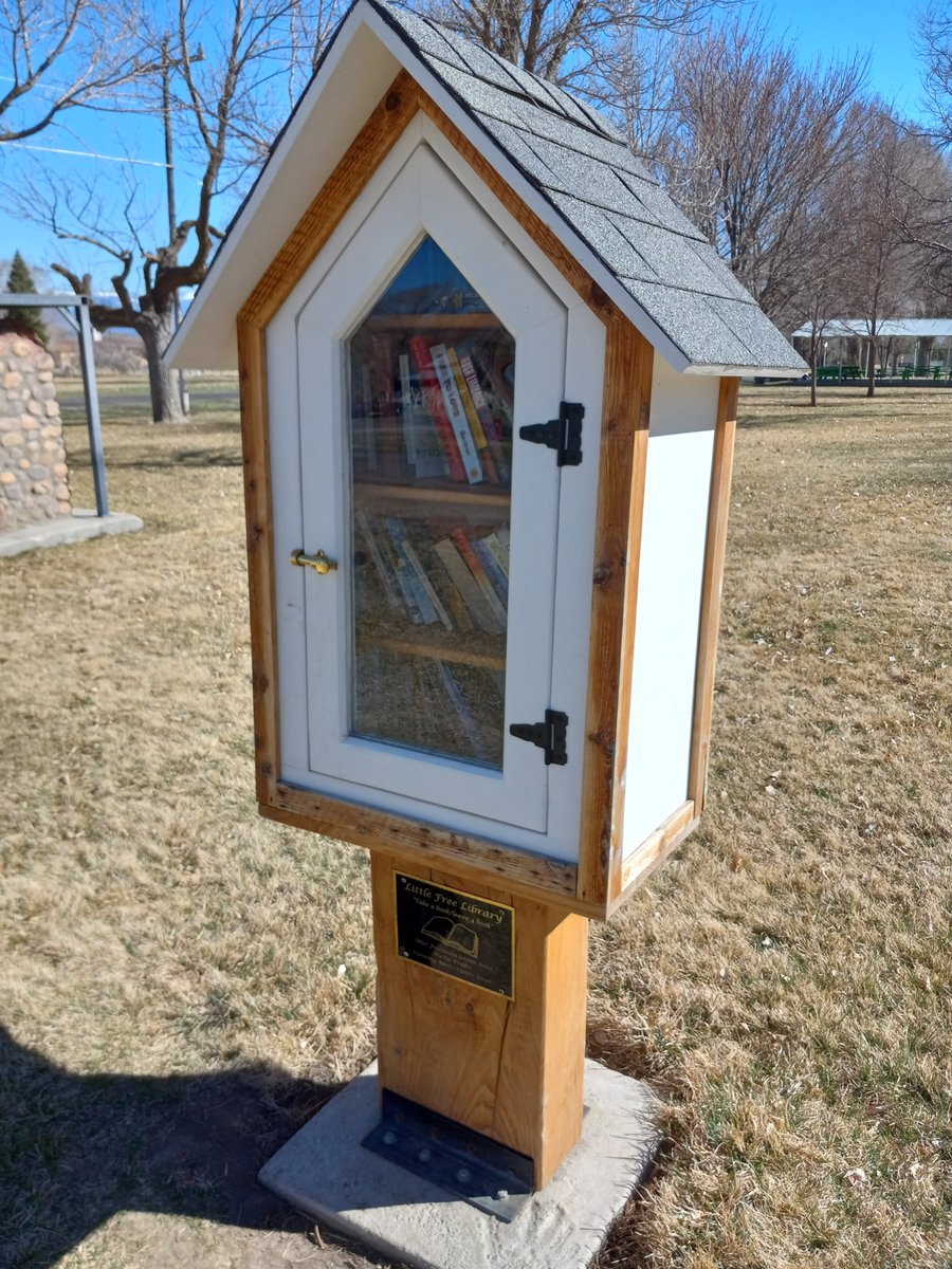 SherryFrasier13's tweet photo. Made a drop off at a #FreeLittleLibrary https://t.co/LtFjLSpnfz