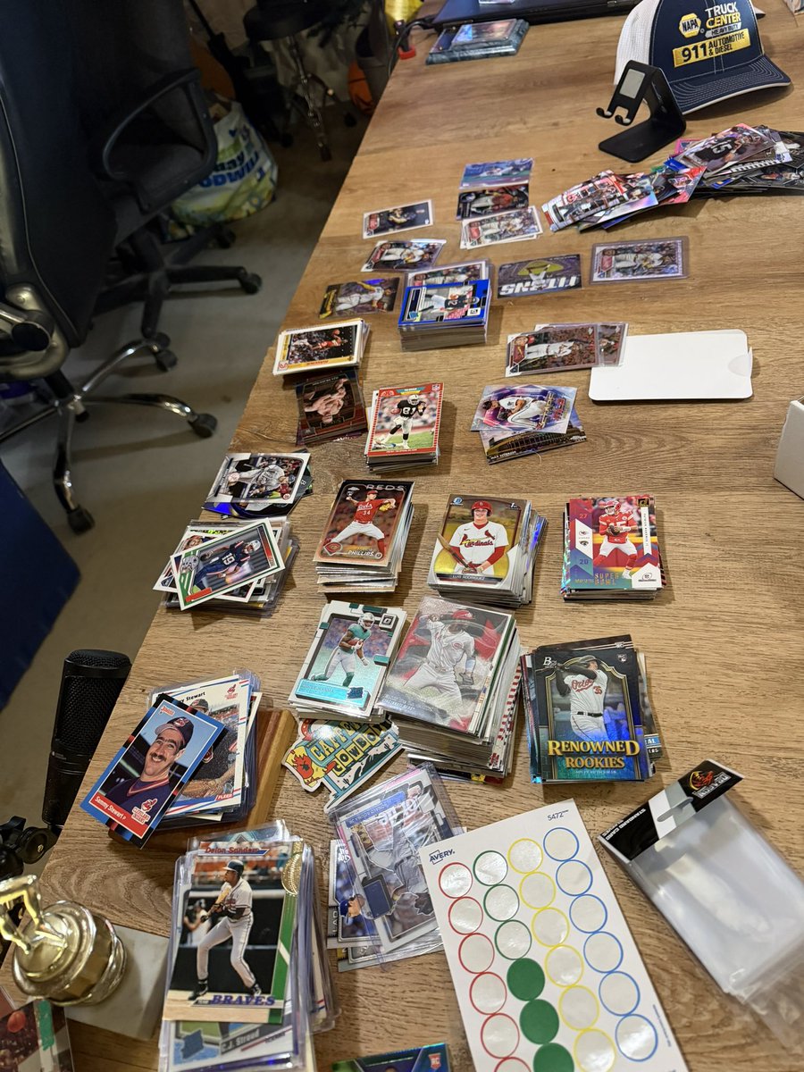 EverydayJoeShow's tweet photo. @DaleJr Bad(not really) card addiction……(unopened Dale model car kit for attention) https://t.co/mVdPO5z8BO