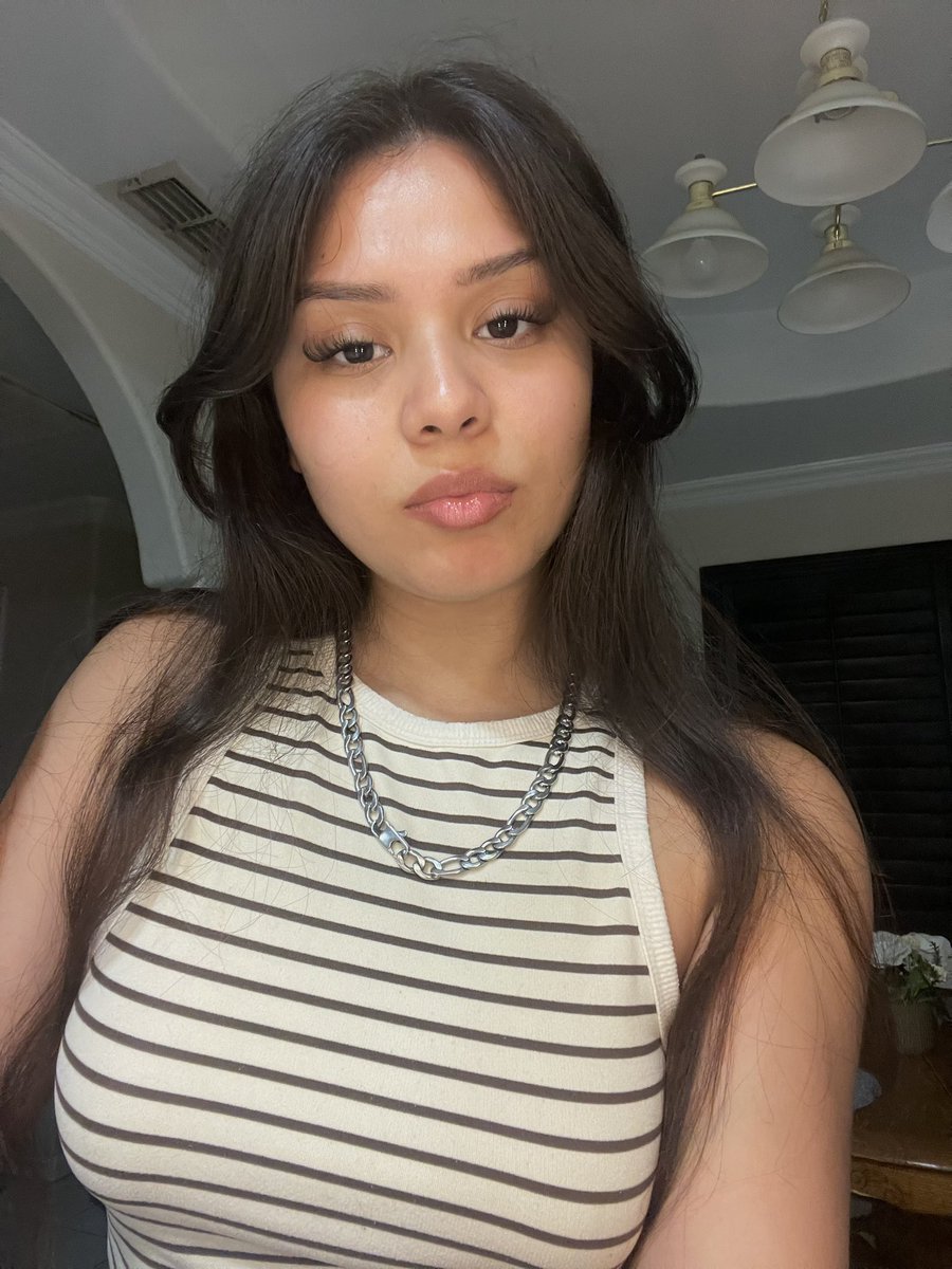 1divall's tweet photo. #real bare face bitch I���d hate me too ! https://t.co/39y5gKCRhP