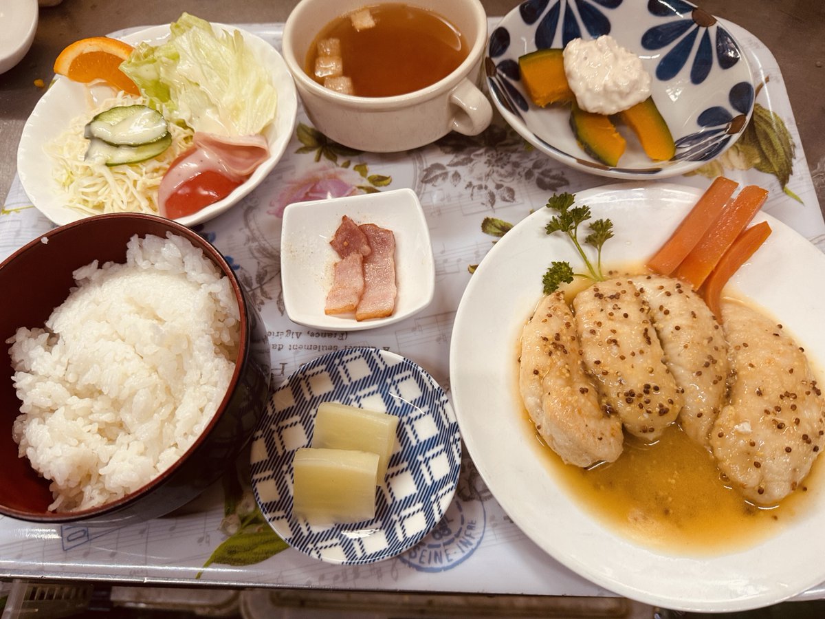manganomusi1's tweet photo. 今日の定食はささみソテー、バターマスタードソースです https://t.co/S5l2XnY0hr