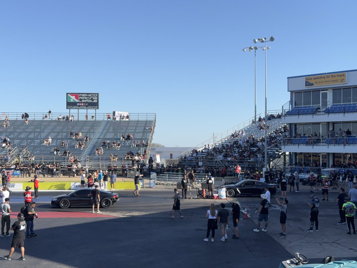 EmilianoVlzqz's tweet image. Deliciosisimo fin! 🤫 
La batería del cel m duro 2 días d 100 a 0 
#AyQuePincheVidaTanBonitaLaNetaQueTengo