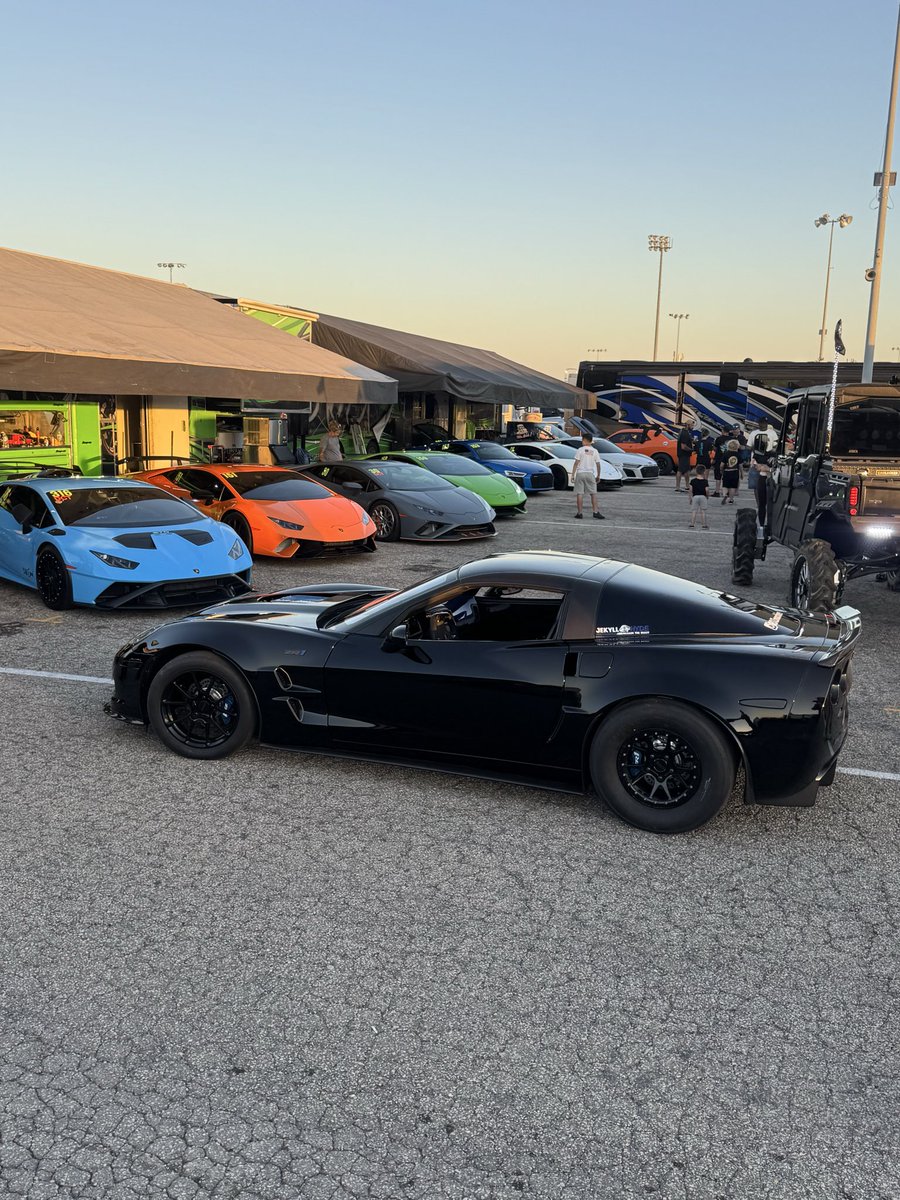 EmilianoVlzqz's tweet image. Deliciosisimo fin! 🤫 
La batería del cel m duro 2 días d 100 a 0 
#AyQuePincheVidaTanBonitaLaNetaQueTengo