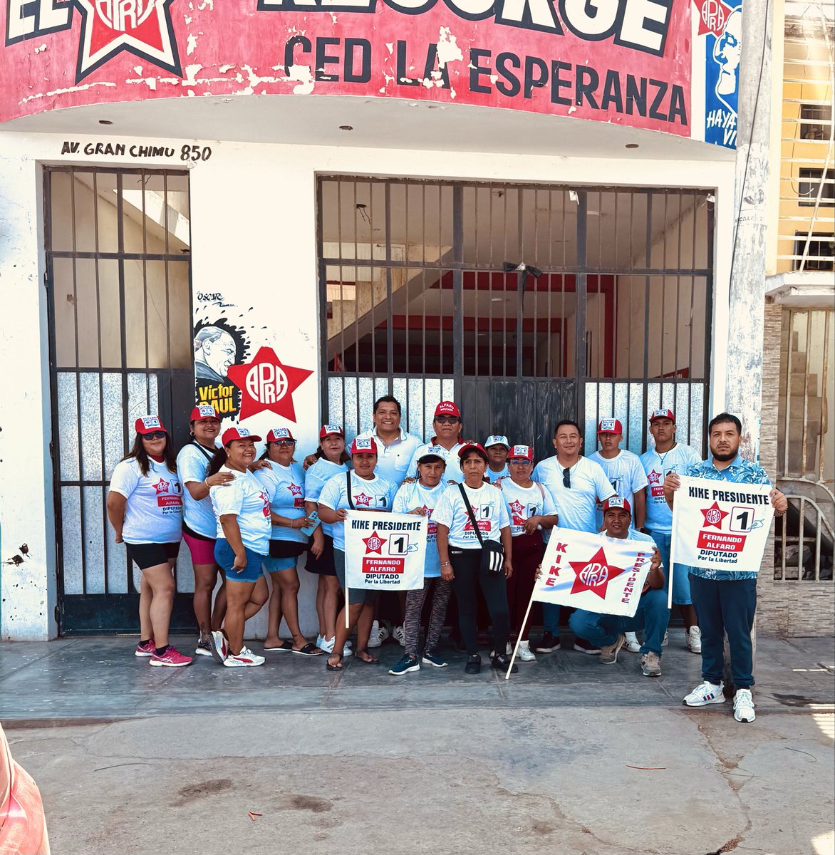 AlexLopezAnd's tweet photo. Marca las 5 estrellas del APRA
Hoy trabajamos por el partido histórico de #VRHT, difundiendo el voto por los números 1 Fernando Alfaro diputado y Pepe Murgia por La Libertad.
#LaEsperanzaSomosTodos #APRA @APRA_Oficial @LenguaAprista @Soy_Aprista https://t.co/hE0Iqvu4D1