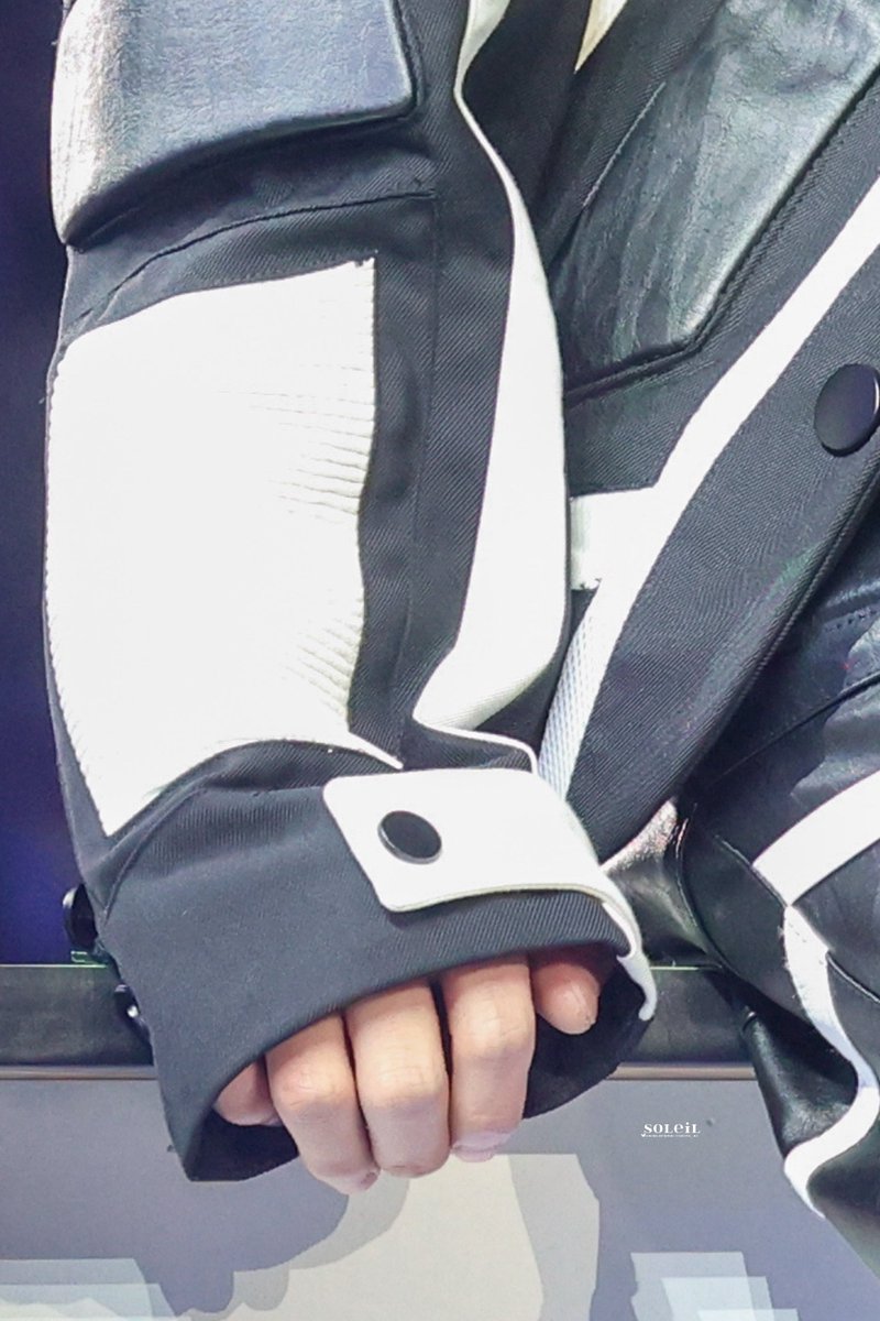 ꜱᴏʟᴇɪʟ tweet media