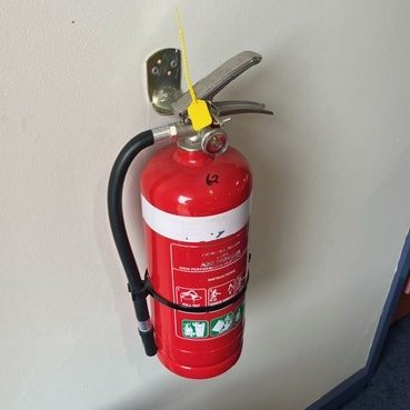 MFS_Melbourne's tweet photo. Extinguisher Looking Rough? Rust, cracks, missing parts, you know it only takes one fault to fail in an emergency. We’ll assess and replace if needed. Call      0488 285 008 or contact online https://t.co/W2W47TjCWq #DamagedExtinguisher #FirePrevention #fireextinguisher https://t.co/3euPNu7lbB