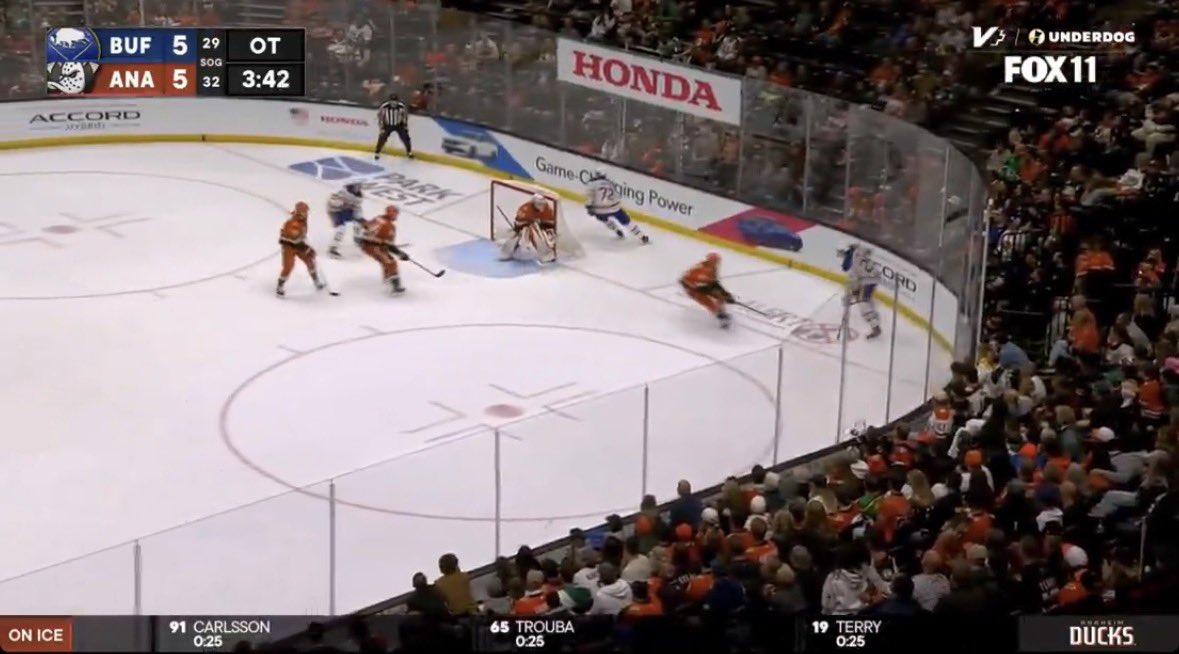 A a r o n tweet media