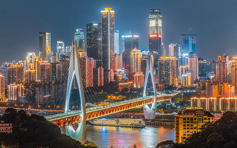 🇨🇳China ha pasado en 77 años de tener una población que literalmente se moría de hambre a disputarse con 🇺🇸Estados Unidos la hegemonía mundial.

Pero, ¿Cómo lo consiguió? Te lo cuento en ESTE HILO (1/16)