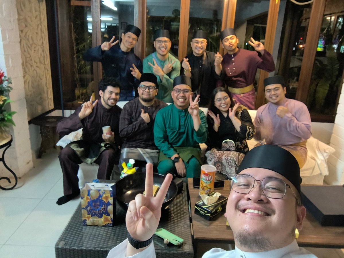 fiqsafw's tweet photo. Selamat Hari Raya!! https://t.co/iDsq6Tchyg