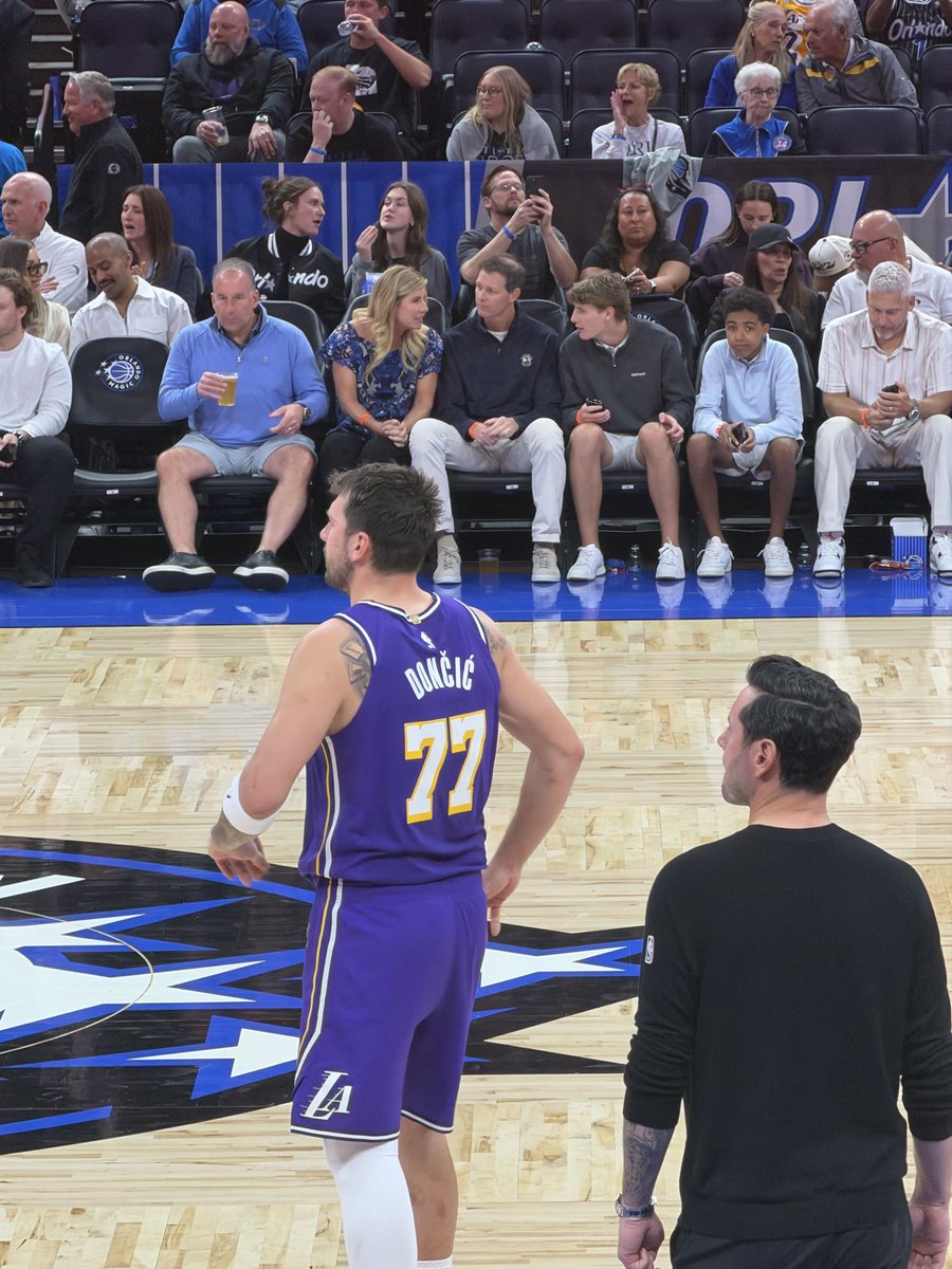 fakerfan tweet media