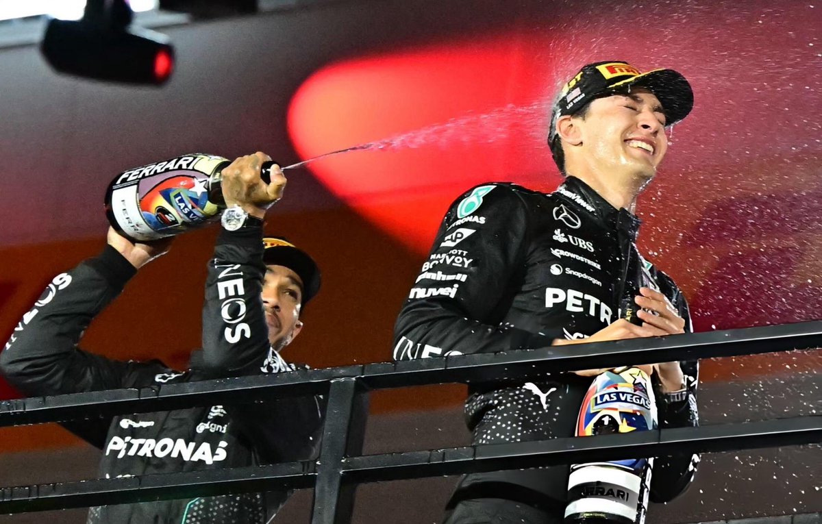 delilah⟢ tweet media