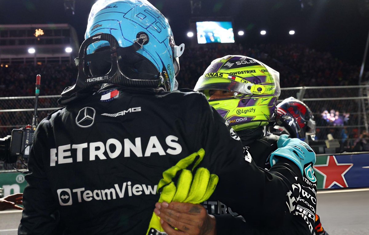 delilah⟢ tweet media