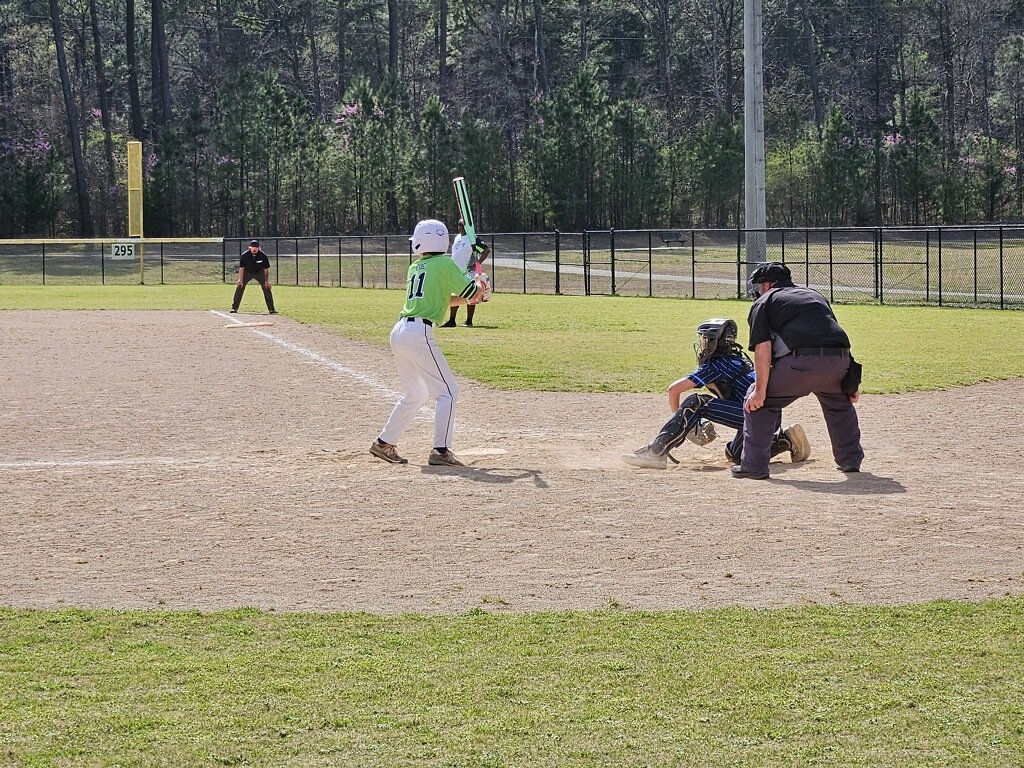 Austin_Coe_11's tweet photo. Fun end to the weekend.  I went 2 for 5 at the plate with a couple of walks.  I scored 5 runs and got a couple of RBIs.  Dirt Dynasty fought hard and we finished runner up. https://t.co/ebGqt0bUOn