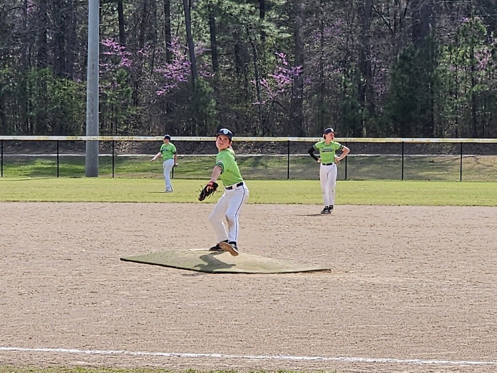 Austin_Coe_11's tweet photo. Fun end to the weekend.  I went 2 for 5 at the plate with a couple of walks.  I scored 5 runs and got a couple of RBIs.  Dirt Dynasty fought hard and we finished runner up. https://t.co/ebGqt0bUOn
