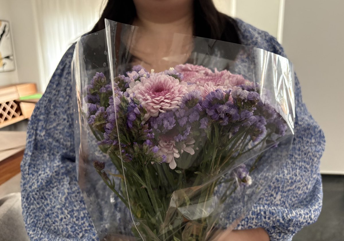 pincheluciaa's tweet photo. :D día de muchas flores https://t.co/PGSzA5ENeO