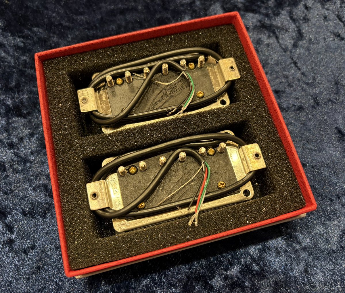 KEY_Osaka's tweet photo. 大橋隆志氏(JAIL大橋代官)シグネイチャーPU“TJO Custom Humbucker”!
中には大橋氏による、ご購入者へのスペシャルメッセージが印刷された紙が封入されております。これを読んだら、中の人Ⅲ号も欲しくなりました…。大橋氏の“今の音”を体感できる最高のアイテムです。
#大橋隆志 氏 #Ariapro2 https://t.co/Fp3jVBS4JE