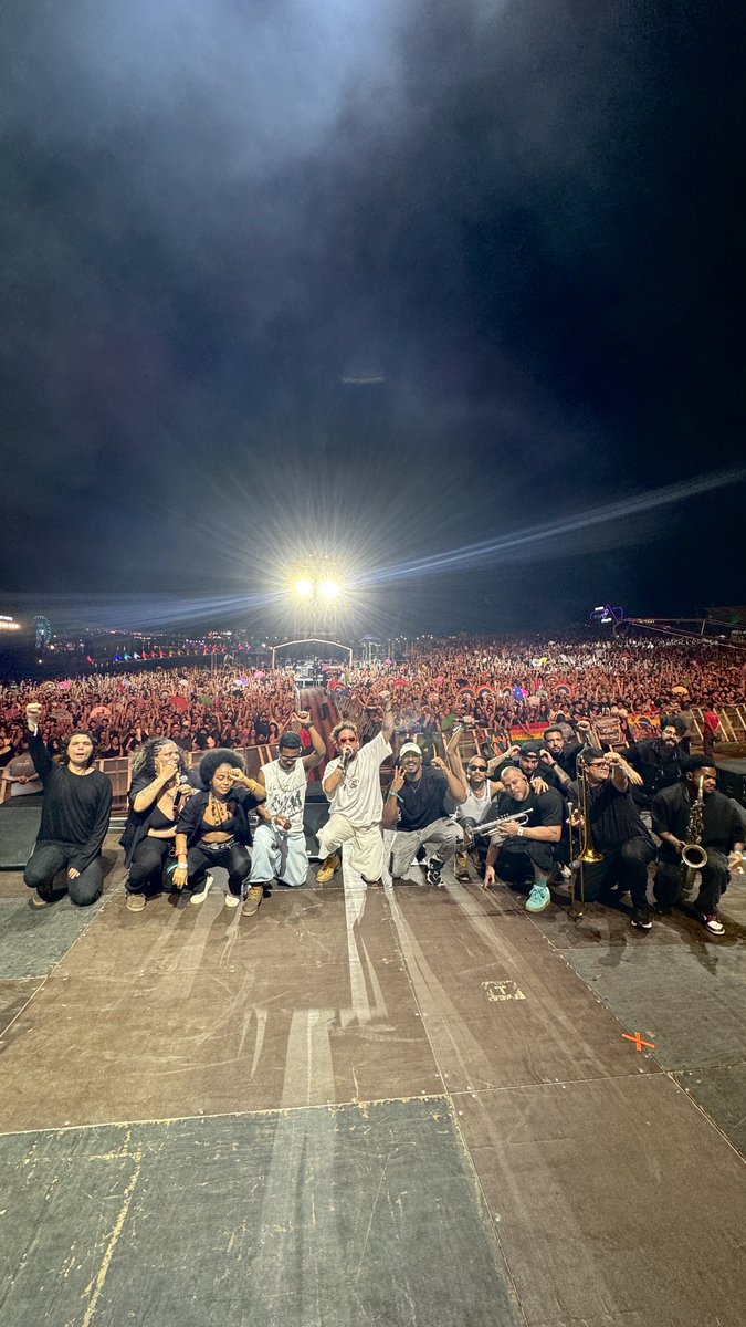 17 de abril - álbum novo tweet media