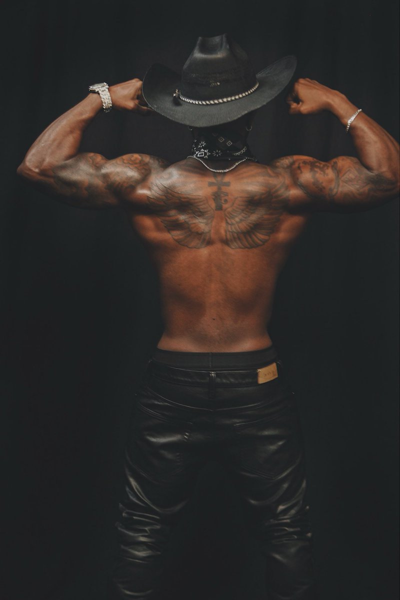 Memphis Ranger ♠️

•
•
•
#cowboystyle #blackranger #printmodel #ᴇxᴘʟᴏʀᴇᴘᴏsᴛ #photoshootoftheday