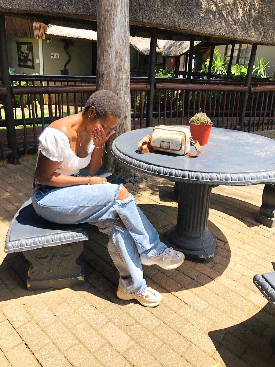 N O X O L O H tweet media