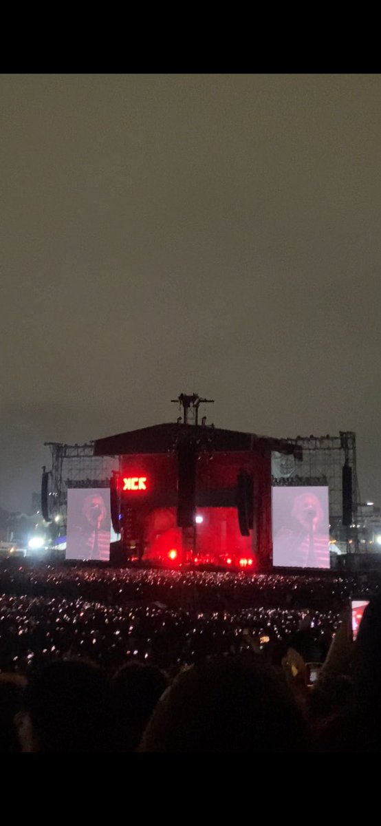 marmustd1e's tweet photo. @wthoutasound yo los conocí separados y LLORABA xq juraba que nunca los iba a ver juntos y en vivo pero… https://t.co/PNPqsGMUqe