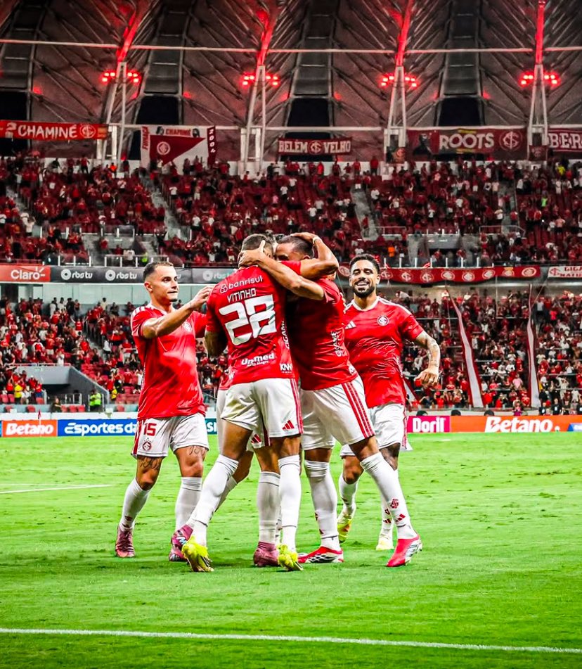 No Beira Rio, Internacional venceu a Chapecoense por 2x0. 

Gabriel Mercado e Alan Patrick marcaram os gols da vitória colorada.