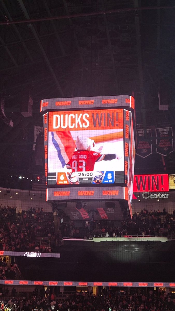 xxbeauteevilxx's tweet photo. Quack Quack!!! #DucksWin #FlyTogether @AnaheimDucks @BenavidesVal https://t.co/usDF3lEPfw