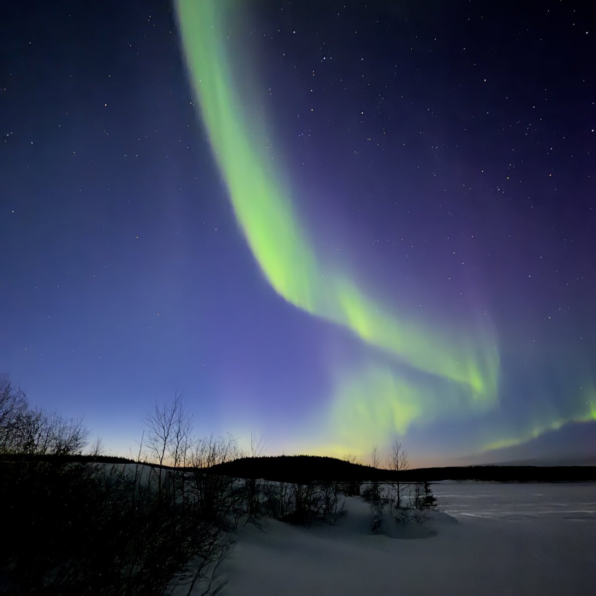 rjayroldan's tweet image. Rushed down the lake to watch the #aurora since there’s zero light pollution there except for the light tower. So beautiful. @Vincent_Ledvina @TamithaSkov