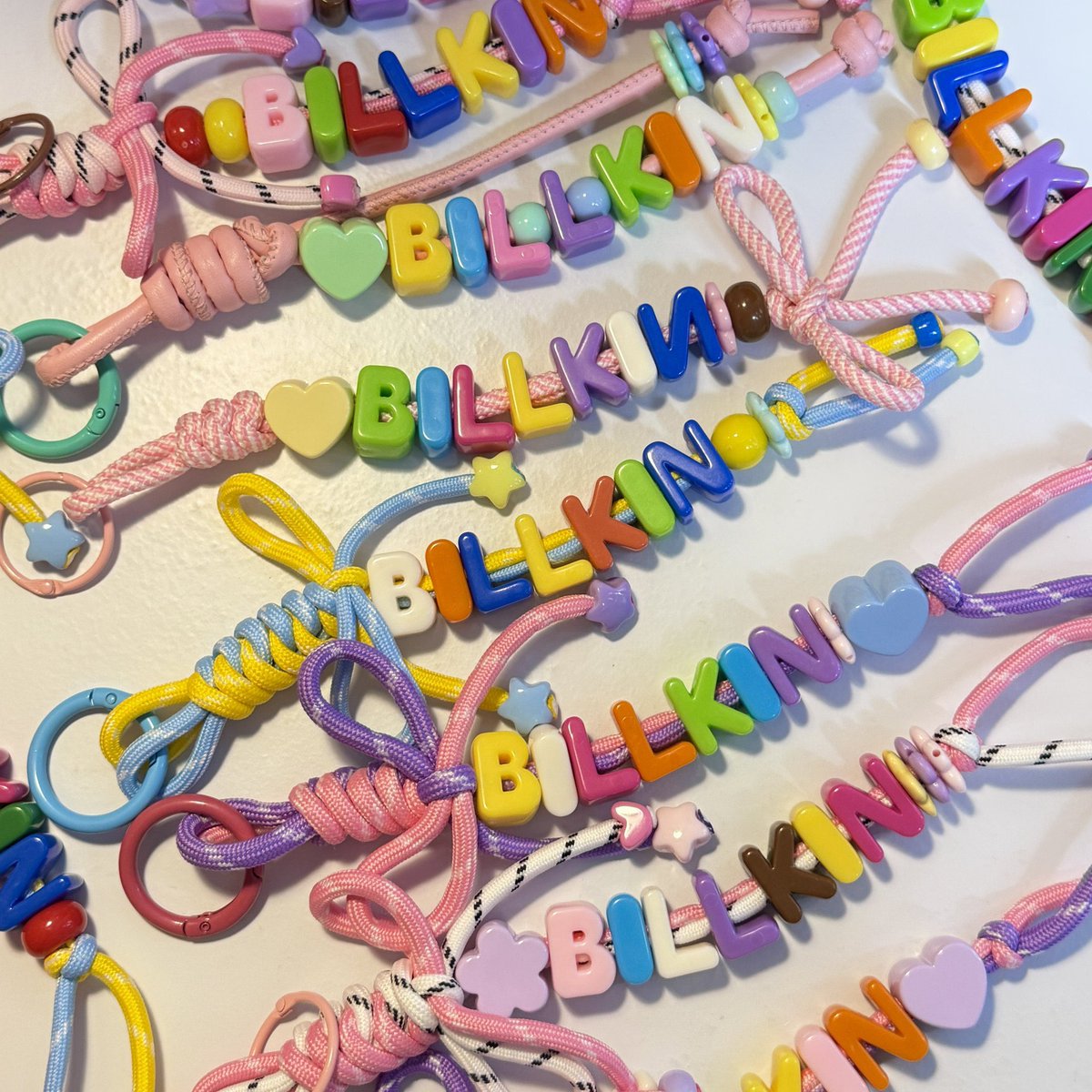 merrywoodz__'s tweet image. 🖇️ มีคนสนใจเยอะมาก เราขอแจกให้คนที่ไปคอนเสิร์ตก่อนนะคะ ในฟอร์มจะมีให้แนบหลักฐานการไปคอนเสิร์ต / สตรีมมิ่ง นะคะ 💌
 
🏷️ 20 set เราสุ่ม confetti ไปให้ 2 ใบ 
กับ giveaways ของเราด้วยค่ะ  
ลงฟอร์มพรุ่งนี้ 20.00 ค่า  🕰️🧡

#billkin 
#BILLKIN_FEELQUENCY
 #GiveawaysforBKPPFC