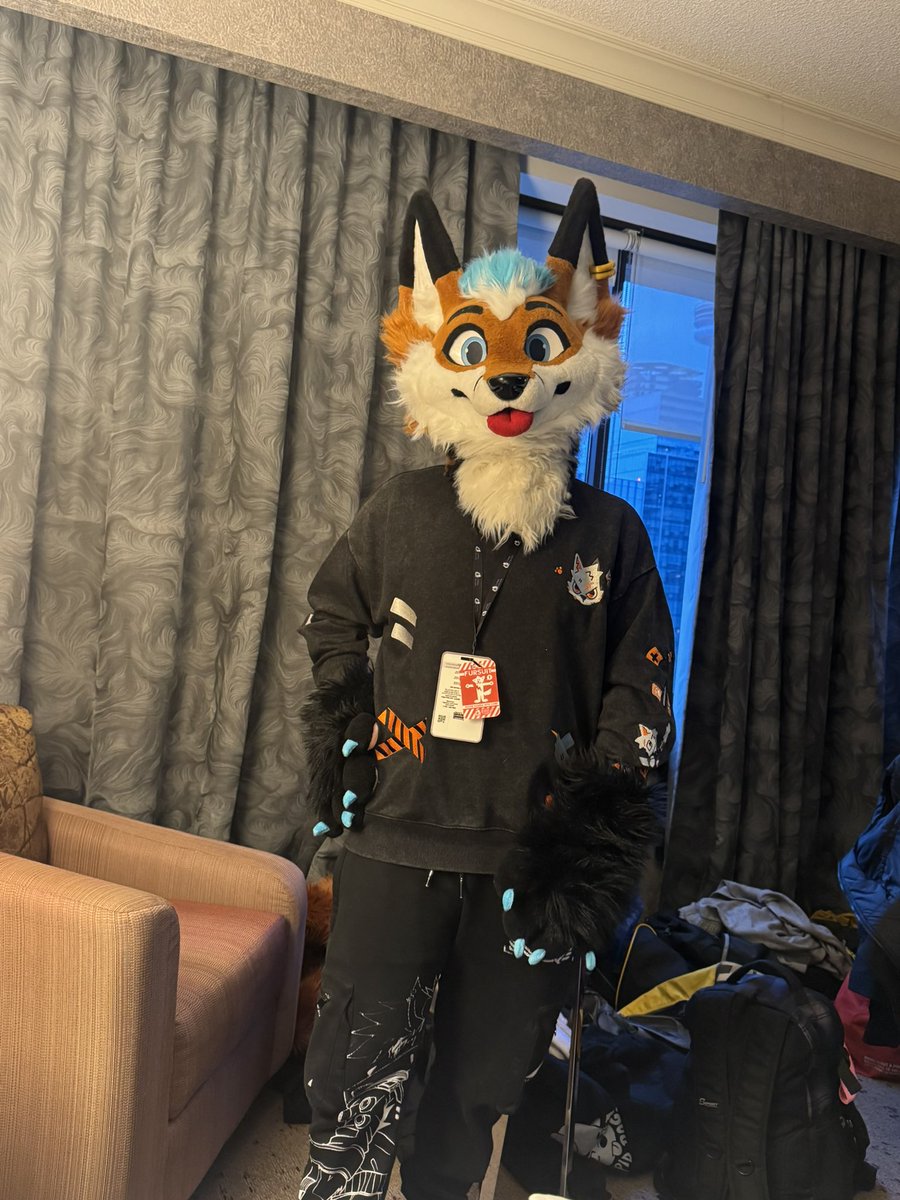 Kyr0TW's tweet photo. I had such an amazing time at Furnal Equinox this year. Getting my full suit and finally wearing it was an absolute blast 🥰

But what truly made the weekend special was sharing it with my friends—I cherish you all more than anything. Thank you for being in my life ❤️ https://t.co/wwe2n4m2aP