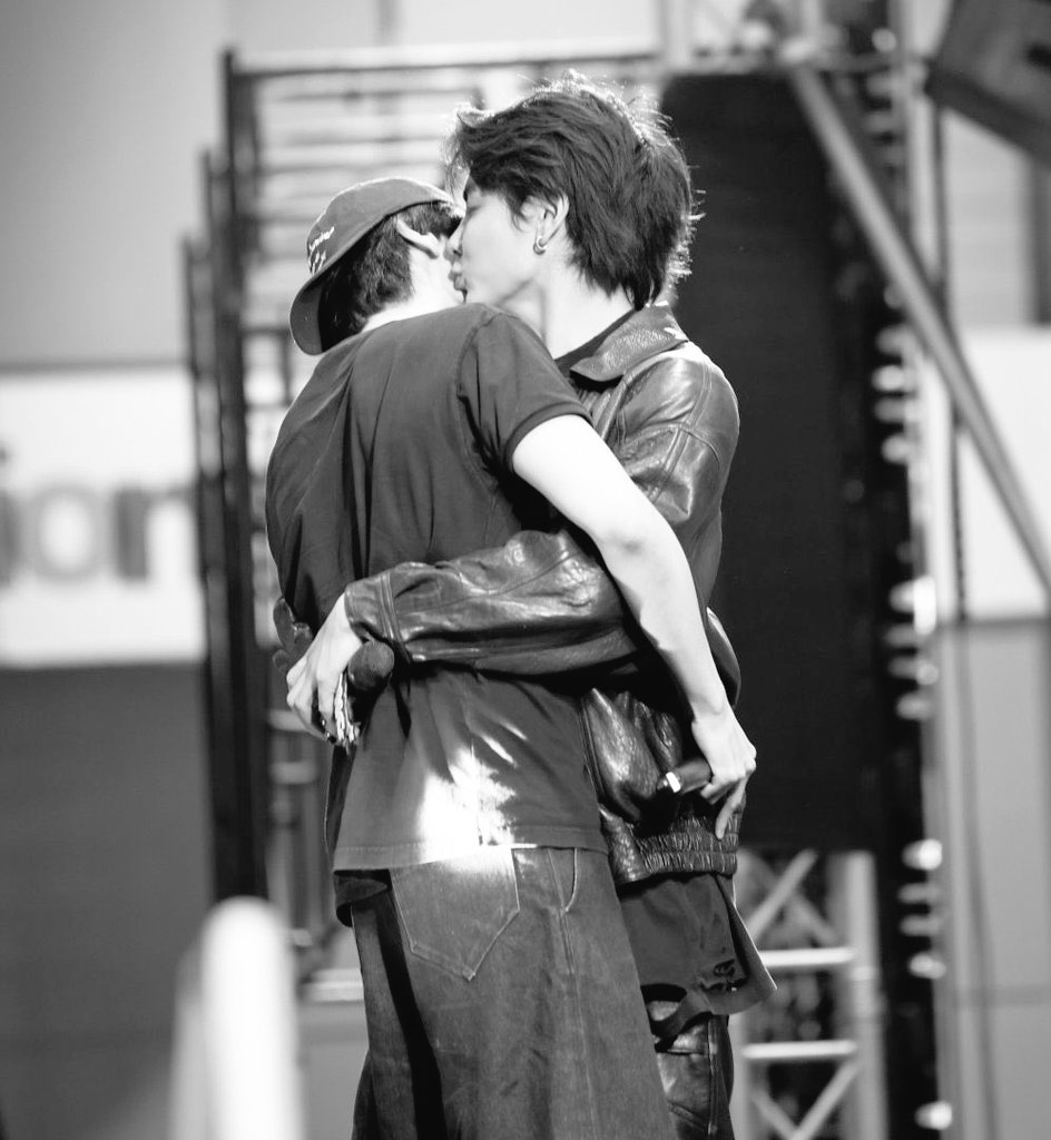 Rich коко J00NG tweet media