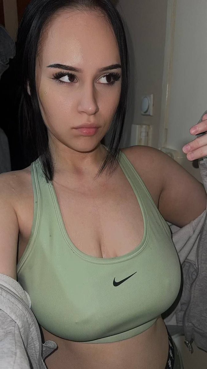 Mia Bennett tweet media