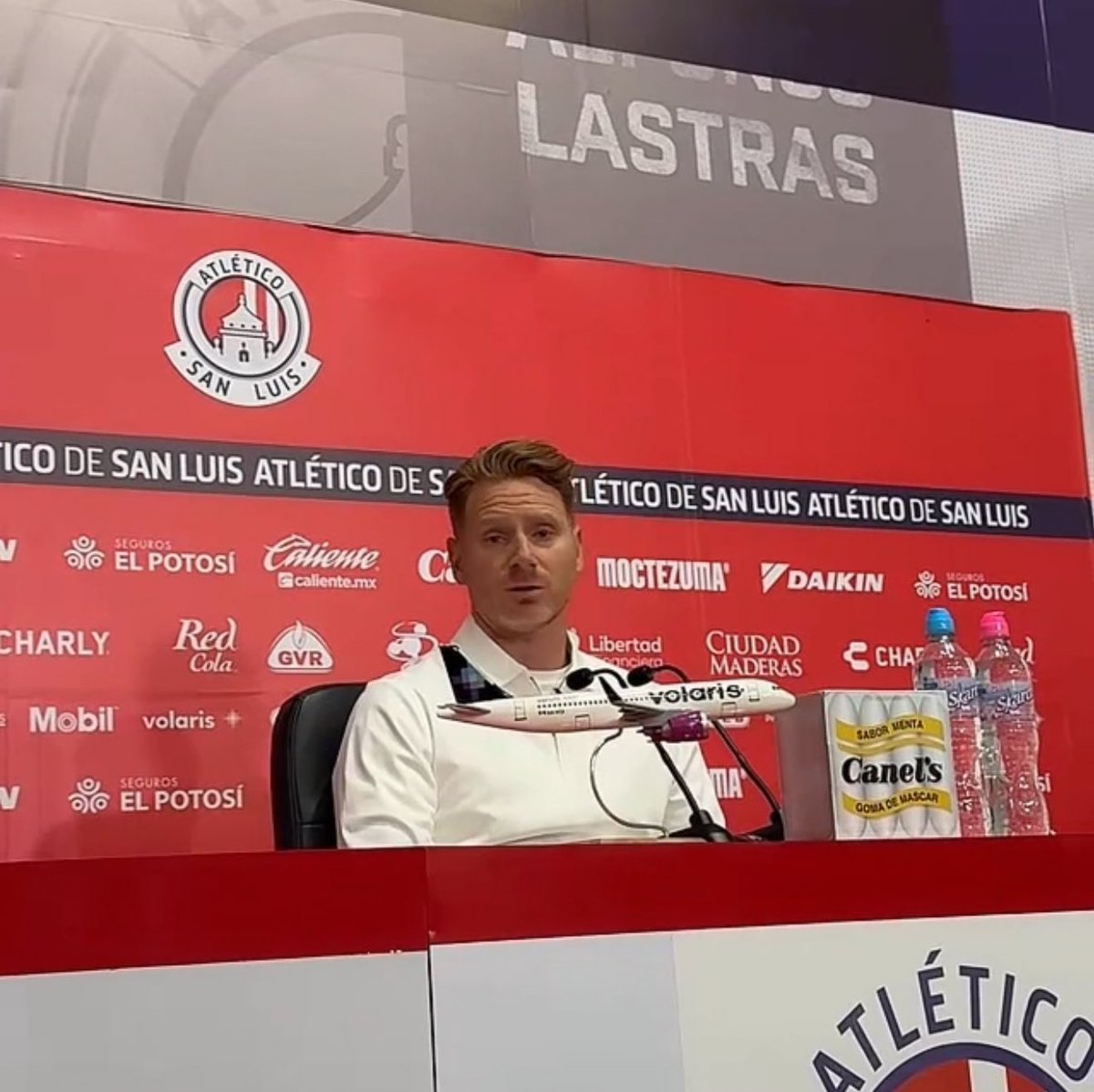 #ADSL 🇺🇦🇲🇨

A falta de confirmación oficial, Guillermo Abascal fue cesado como DT del Atlético de San Luis.

La decisión se tomó este domingo por la mañana. Finaliza la era del español, tras haber perdido 19 encuentros.

<a href="/TelemundoSports/">Telemundo Deportes</a> 

#EnLosOjosDeKarenPeña