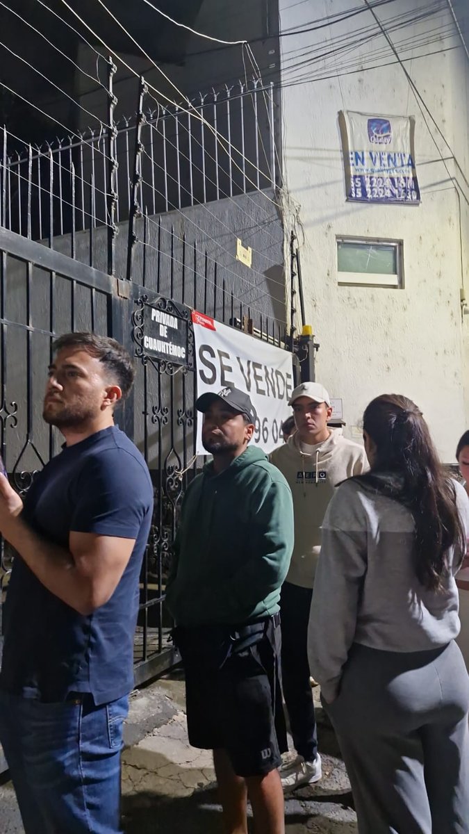 unomasunomx's tweet photo. 🚨 Inversionistas de RD Impulsora de Negocios denuncian fraude 🚨

📍 Ciudad de México – 493 personas aseguran haber sido defraudadas por la financiera, que dejó de pagar intereses desde diciembre. 😡
Lo que decían que era una “reestructuración” ahora parece un vaciamiento de oficinas. Los responsables señalados son Diego Alfonso García Infante y Ricardo Alberto Flores Miranda, socios de la empresa. 👀
Los inversionistas se manifestaron afuera de las instalaciones y piden apoyo de las autoridades: Condusef, Secretaría de Hacienda y FGR para proteger su dinero. 💸🛑
“Nos sentimos atrapados, necesitamos que nos ayuden antes de que desaparezcan con nuestro capital”, denuncian los afectados. 🙏
📸 En las fotos se ve cómo documentan el vaciamiento y exigen justicia.

#UnomasunoInforma #FraudeFinanciero #RDImpulsora #Inversionistas #CDMX #JusticiaParaInversionistas