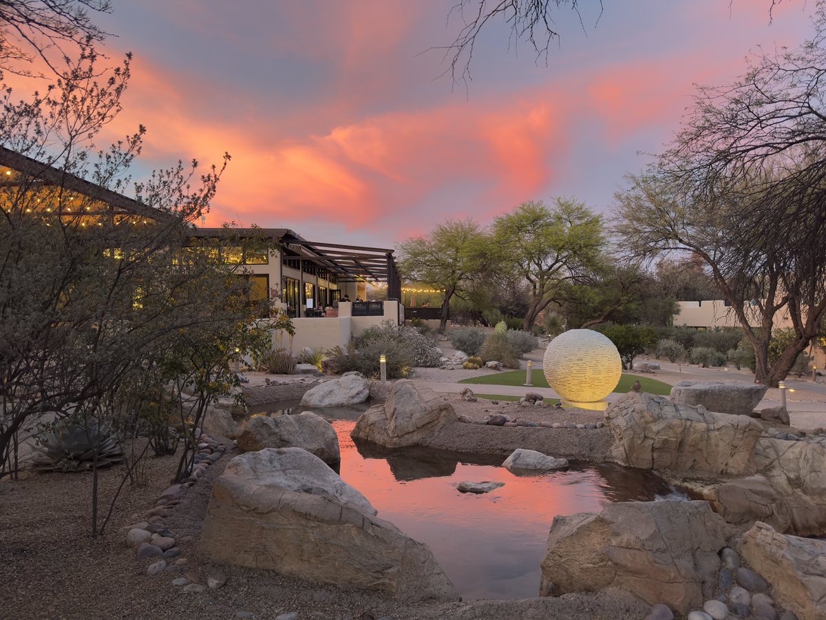 ComesAnnemarie's tweet image. Tonight was simply “Beautiful”! Took my breath away. The sky was on fire in the round. 🔥 A peaceful setting….with #peaceful friends…it doesn’t get much better than this! Hoping others caught this incredible sunset tonight too. Yes-i know..it’s been a minute.😅
#Tucson #Miraval
