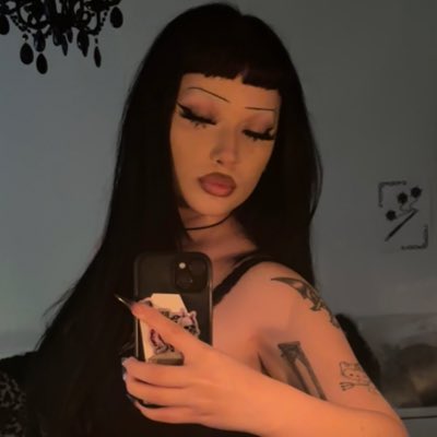ring___wraith's tweet photo. #NewProfilePic when u take a bomb ass selfie https://t.co/plRpreb6lB