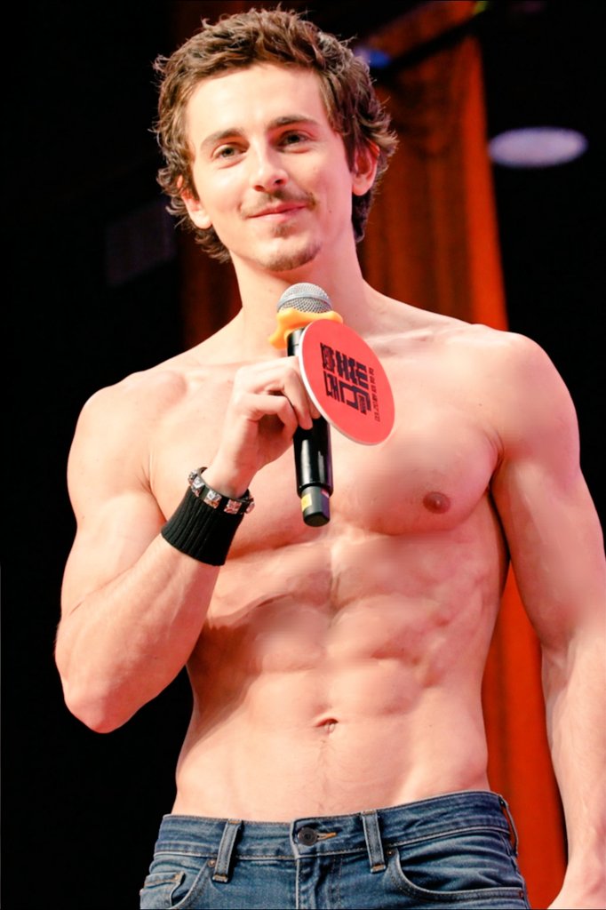 zac efron whore tweet media