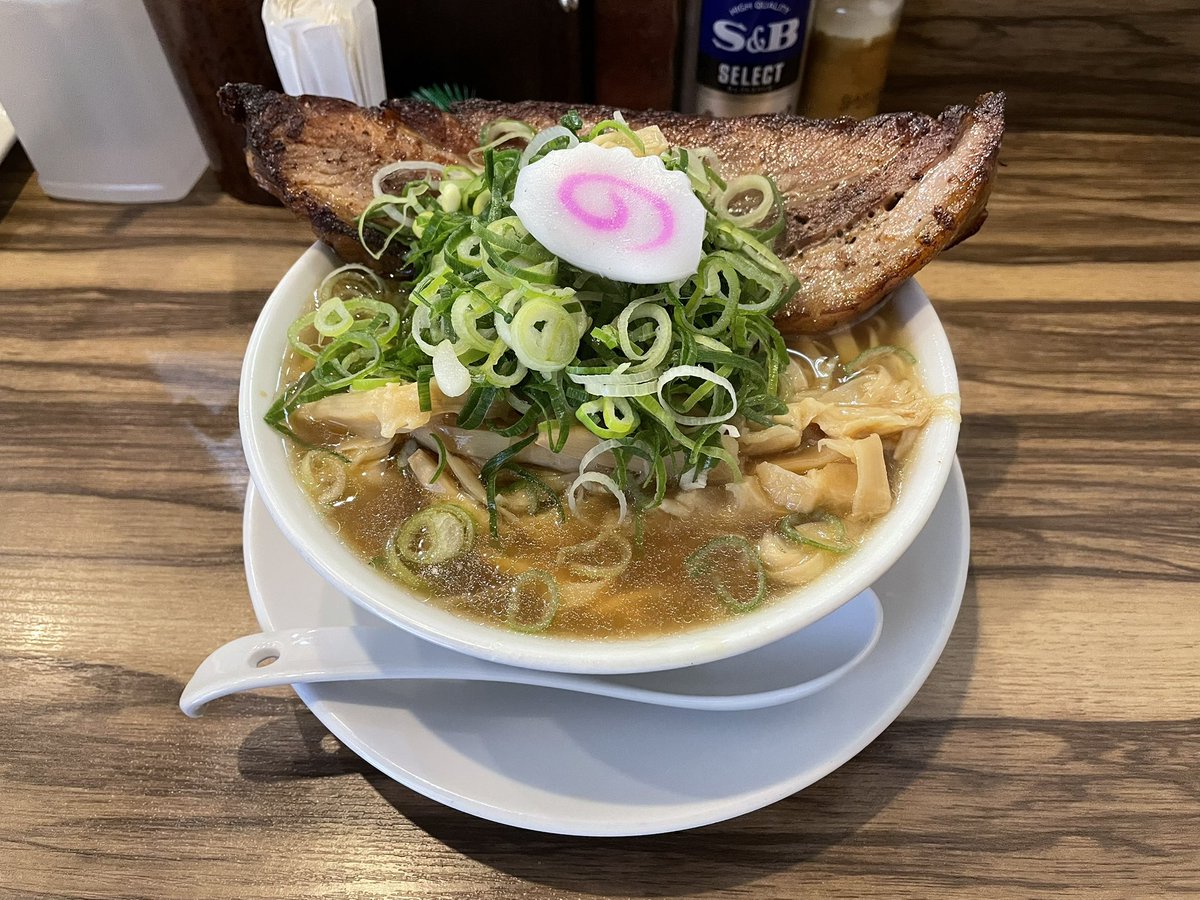 デカ焼き豚ラーメンを啜った🐷🍜
#焼豚中華そば吸る
