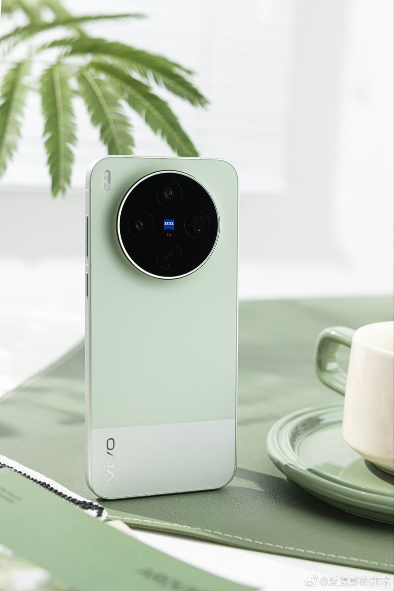 TECH INFO tweet media