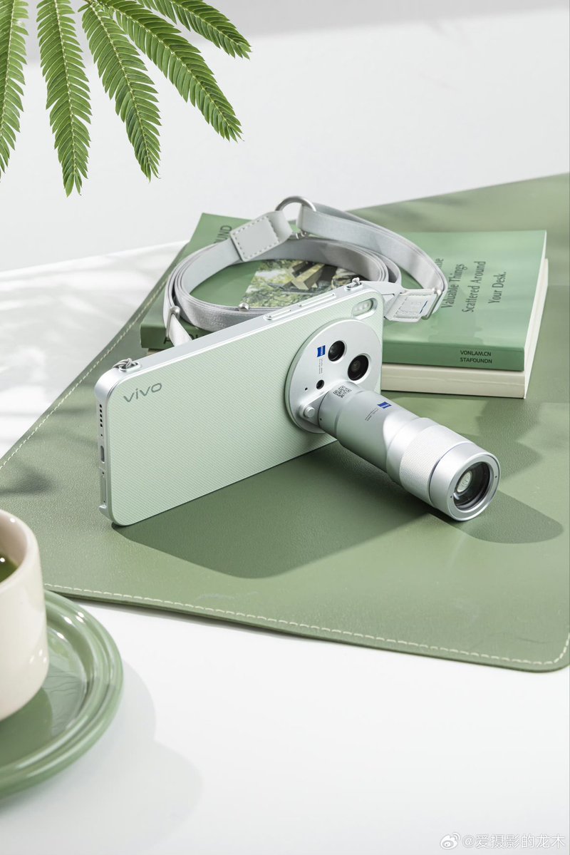 TECH INFO tweet media