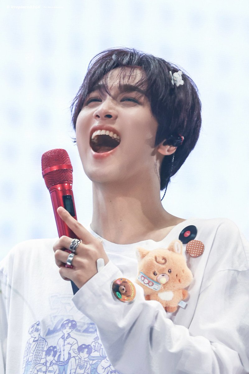 에잉 #TASTE tweet media