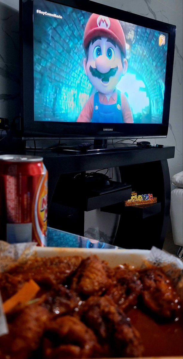 Mariio_Alberto's tweet photo. #SoyComoMario Unas alitas y viendo la película de Mario Bros para terminar bien el domingo https://t.co/EGacxSzw3h