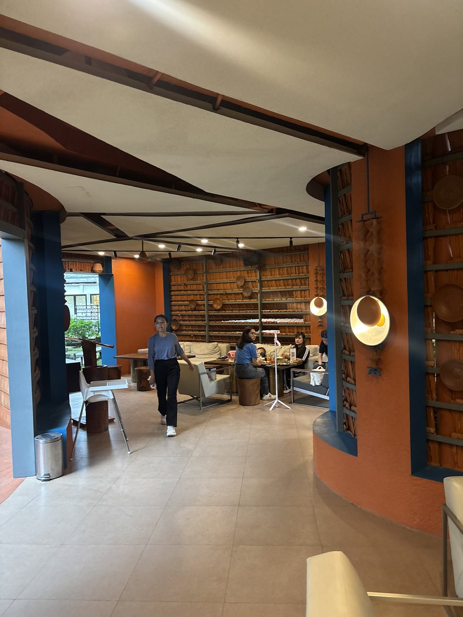 restoran si Salatiga yang isinya genteng semua

well dalam segala aspek:

Fasad
Interior
Hospitality
Rasa

western style dengan kopi yang bold

mungkin bisa coba ke sini kalau pas di Salatiga

Nusa Kitchen