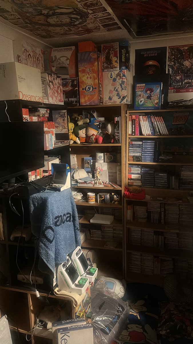 Space_turnip's tweet photo. As several people have now enquired about what Dreamcast stuff I have left, I’m going to post a long thread of pictures of everything here as hopefully that’s easier for everyone. Really appreciate everyone who has reached out so far - and yes everything here is for sale. /1 https://t.co/cz20m4i2Mc