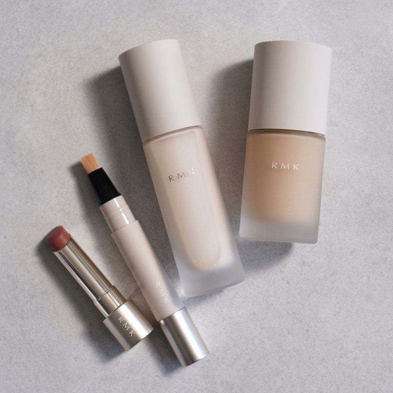 rmkrmk_jp's tweet image. とけ込むようなナチュラルな質感と、ツヤとカバー力が理想的なバランスのリクイドファンデーション フローレスカバレッジ プラス✨

ほどよくきちんと感もでるやわらかな大人かわいいメイクをご紹介します✨

▼HOW TOはこちら
x.gd/MR9by

#RMK
