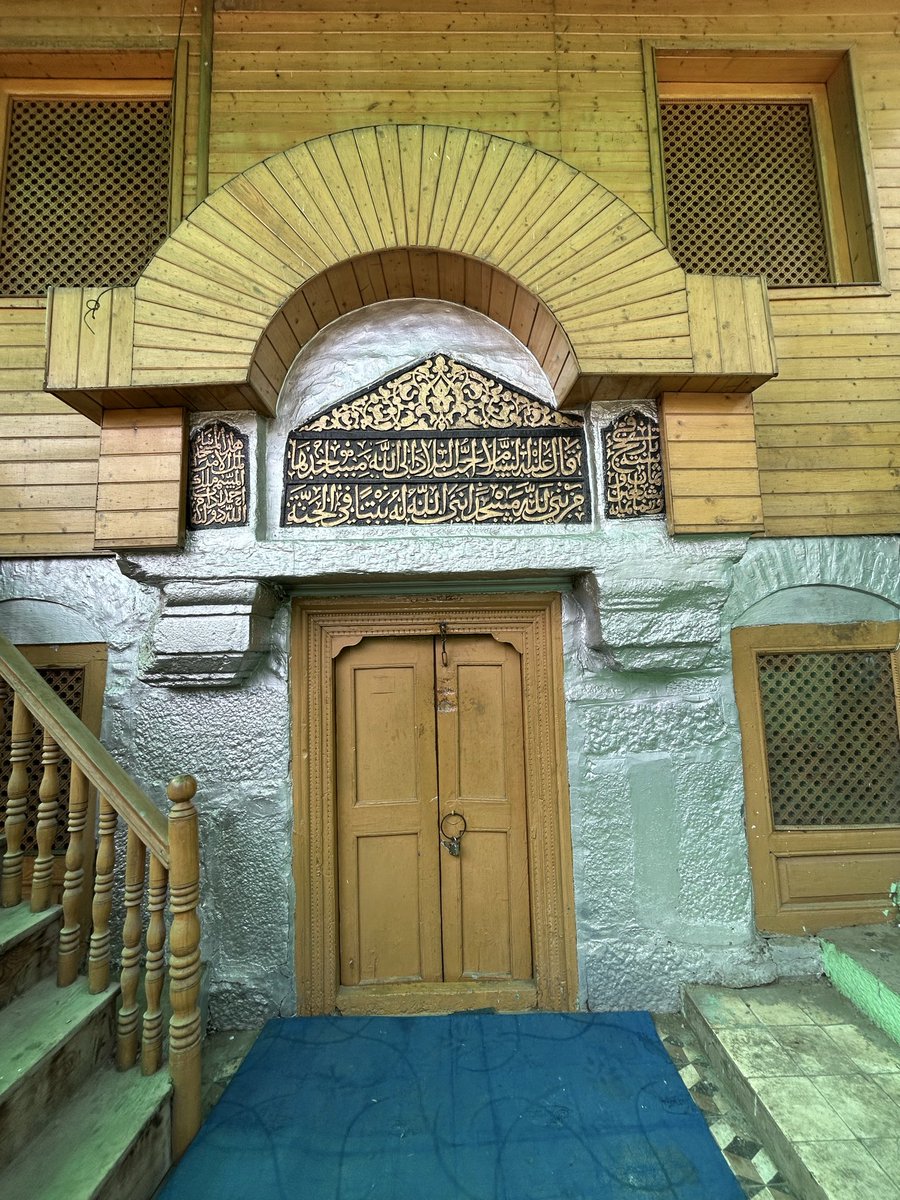 narrekanger's tweet photo. This small prayer room is likely to be the earliest surviving lodges where the Sufi saints of Kashmir would retreat into a mystical seclusion and perform self-abnegation and penances. It was also among the favourite haunts of Hamza Raina (Makhdoom) in Srinagar https://t.co/VGbwhO600k