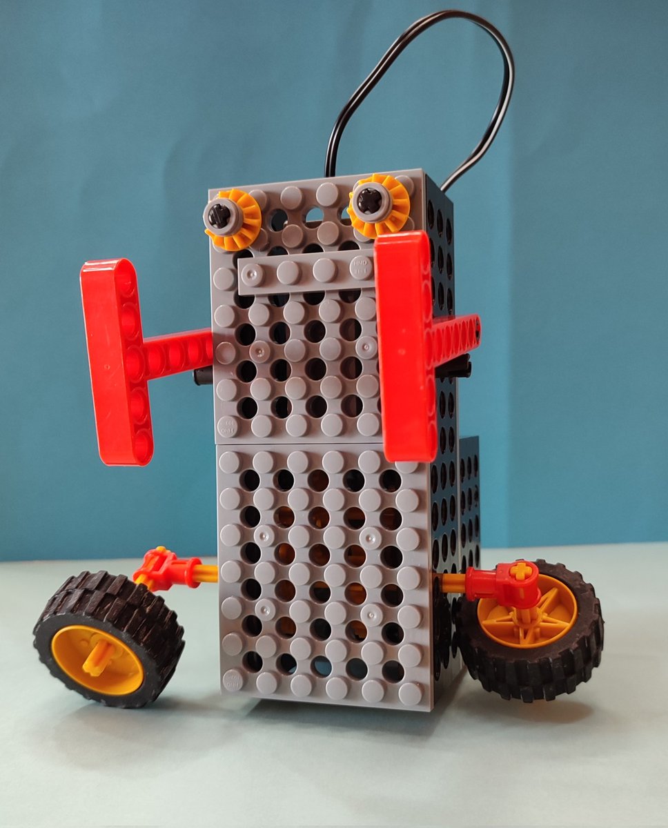 ㈱テクノライフ【特許出願中（ドローンのレイアウト）】 tweet media