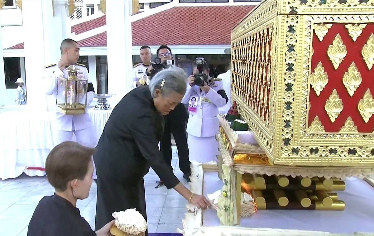 สลิ่มปกป้อง​สถาบัน​🇹🇭👑 tweet media