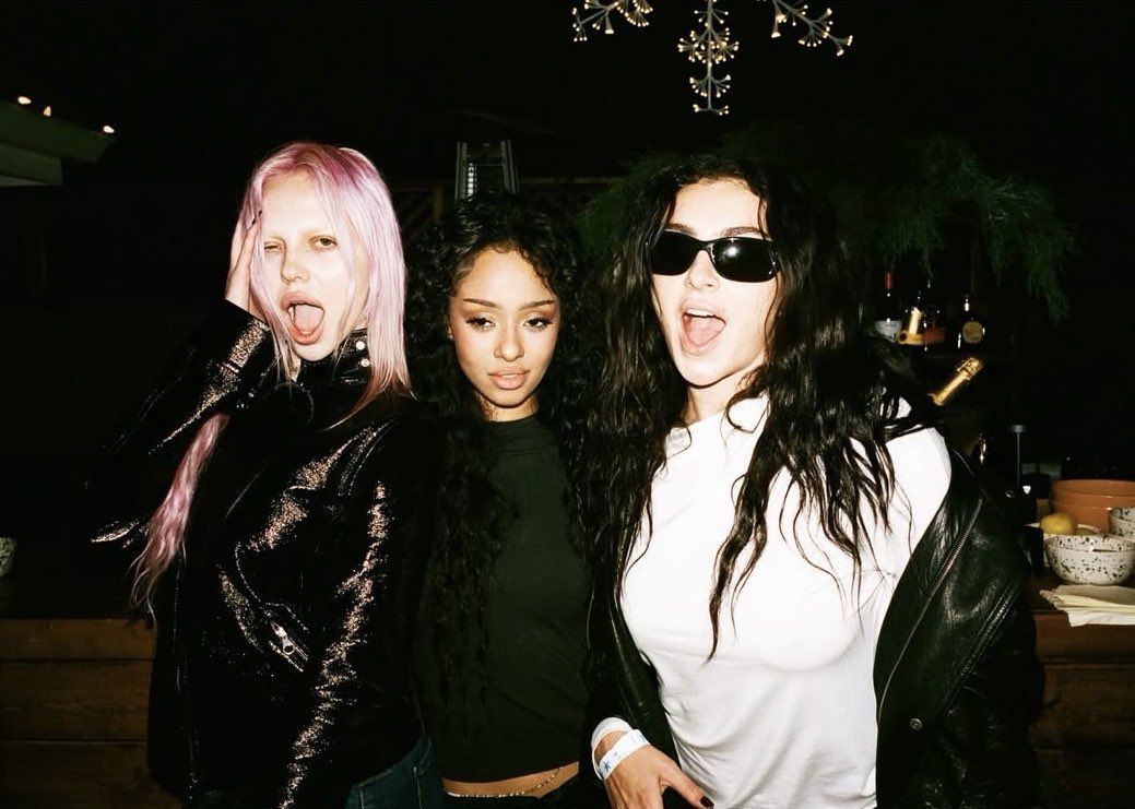 charli xcx museum tweet media