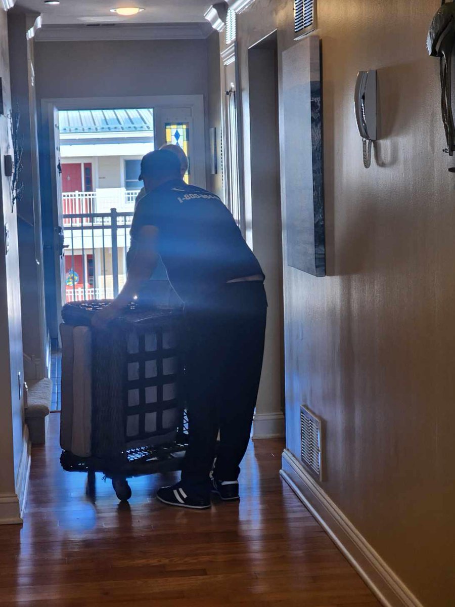 sharpvanlines's tweet image. No marks on the walls.
No damage.
Just clean, precise work and everything exactly where it belongs.
#SharpVanLines #MovingDay #NYCMovers #FurnitureMoving #SmoothMove