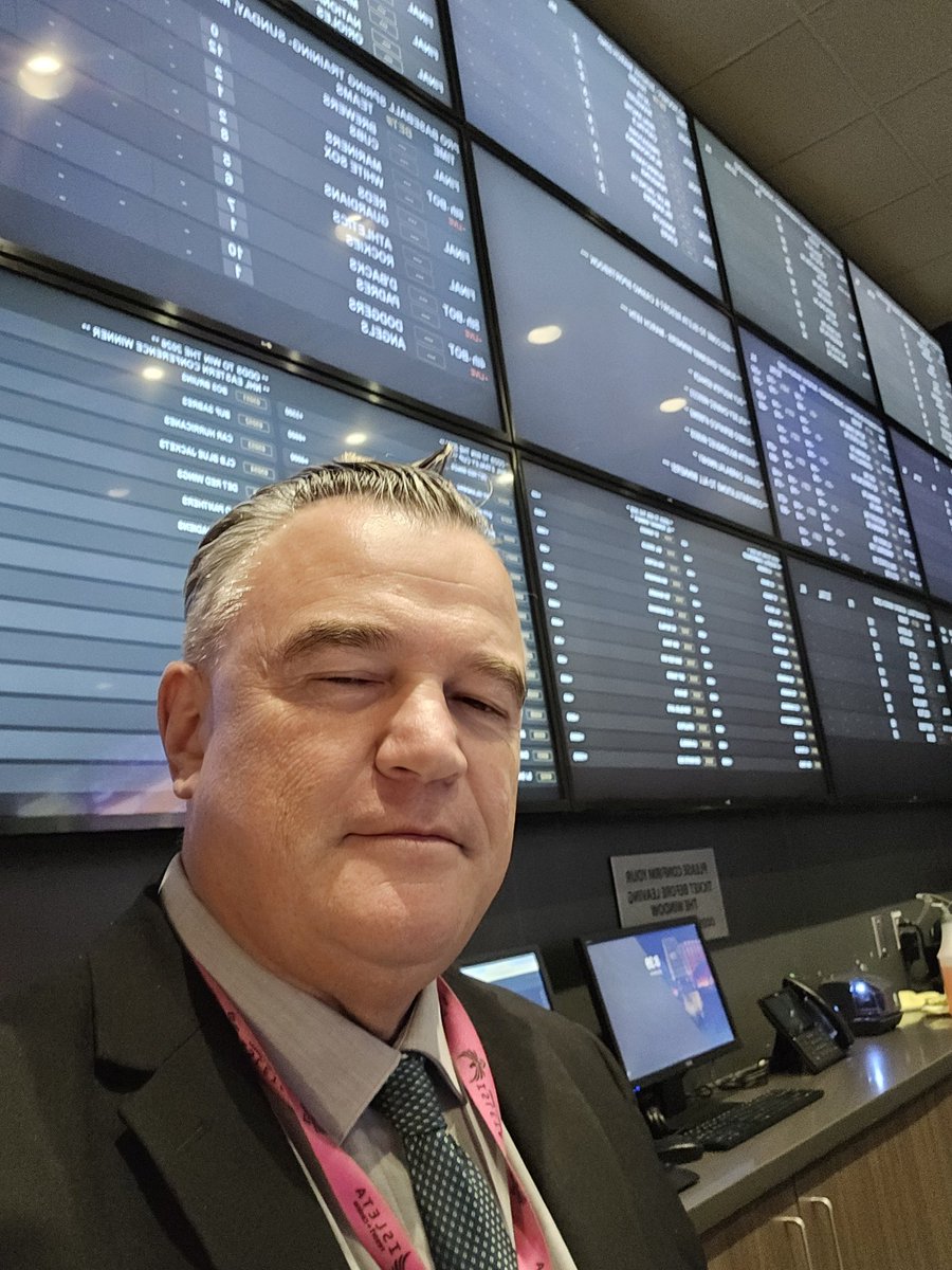 RHandicapper's tweet photo. The https://t.co/IGdwqG3Qb1 out helping another sportsbook operator! https://t.co/fEExKPSuKa